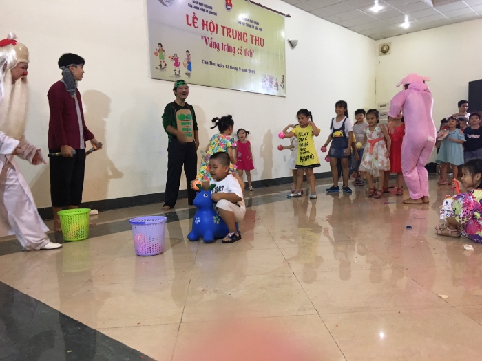 Tuổi trẻ Khối cơ quan Dân Chính Đảng TPCT tổ chức Tết Trung thu năm 2019 cho các em thiếu nhi trong không khí đầm ấm, vui tươi