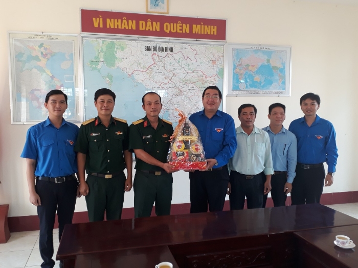 Chi đoàn Khối đảng khu vực Thành ủy Cần Thơ tổ chức hoạt động kỷ niệm 75 năm ngày thành lập Quân đội nhân dân Việt Nam