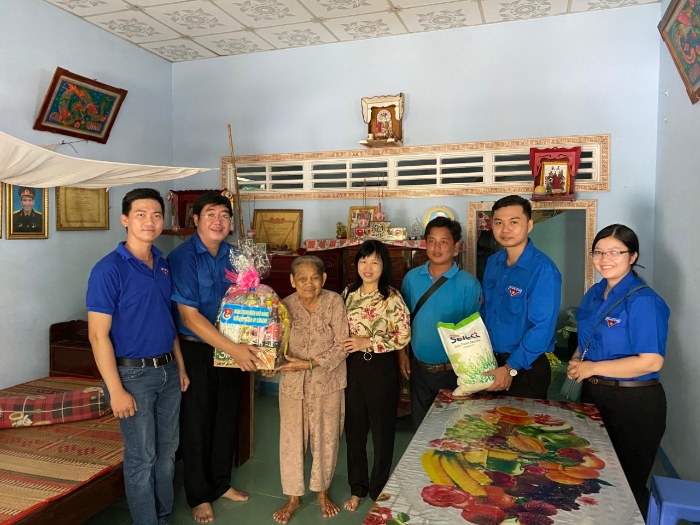 Mẹ Nguyễn Thị Út Chót xã Trường Long huyện Phong Điền