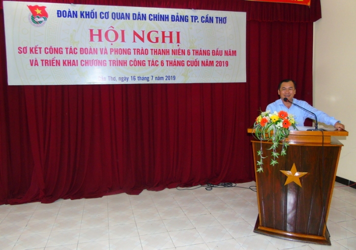 Đ/c Lê Văn Thành - Thành ủy viên - Bí thư Đảng ủy Khối phát biểu chỉ đạo tại Hội nghị