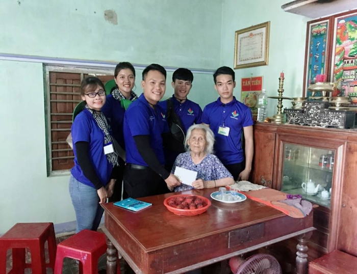 Tuổi trẻ Đại Việt thăm hỏi và tặng quà cho Mẹ Việt Nam Anh hùng