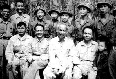Các chiến sỹ Điện Biên mừng sinh nhật Bác (19.5.1954)