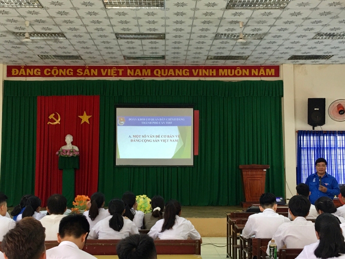 Đoàn Khối tổ chức Lớp cảm tình Đoàn “Lớp Đoàn viên 90 năm Đảng Cộng sản Việt Nam”