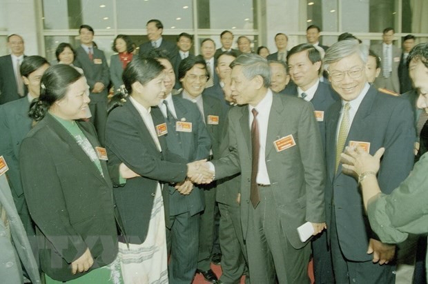 Tổng Bí thư Lê Khả Phiêu nói chuyện với đại biểu dự Đại hội Đảng bộ TP Hà Nội nhiệm kỳ 2000 – 2005